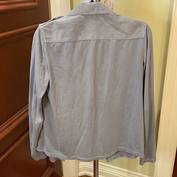 Button down - Picture 2 of 3